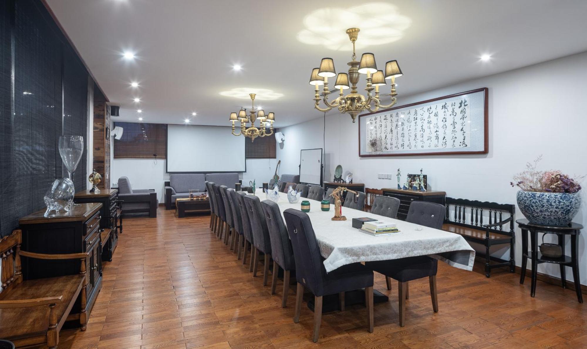 Hotel Cote Cour Deductive - Quadrangle Close To Tiananmen Square & Forbidden & Nanluoguxiang, Walk To Wangfujing, Speaking, Free Wifi, Free Laundry, Free Wonton & Noodles With Tour Ticket Service, Free Selfies With Ancient Costum Beijing