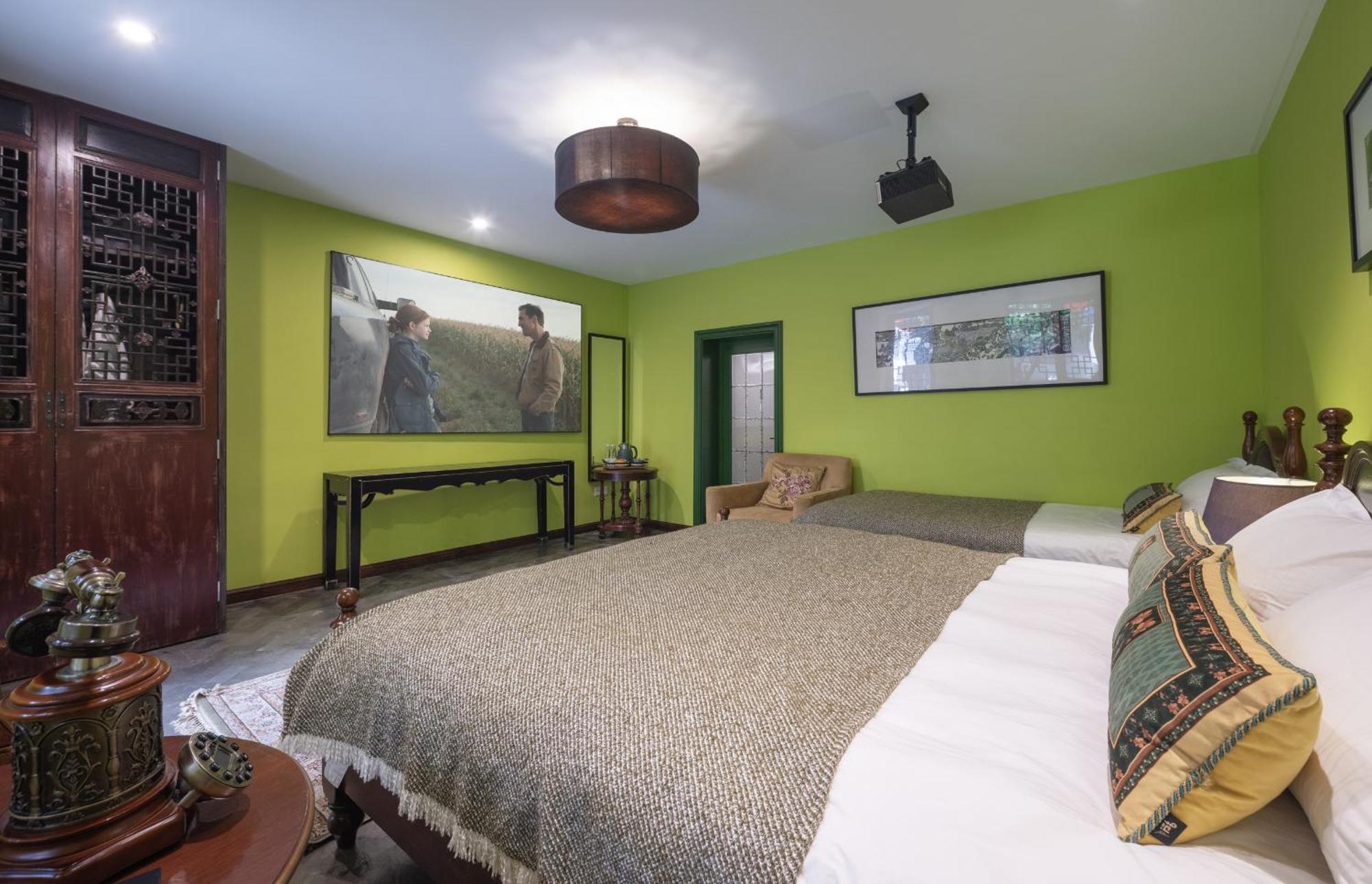 Hotel Cote Cour Deductive - Quadrangle Close To Tiananmen Square & Forbidden & Nanluoguxiang, Walk To Wangfujing, Speaking, Free Wifi, Free Laundry, Free Wonton & Noodles With Tour Ticket Service, Free Selfies With Ancient Costum