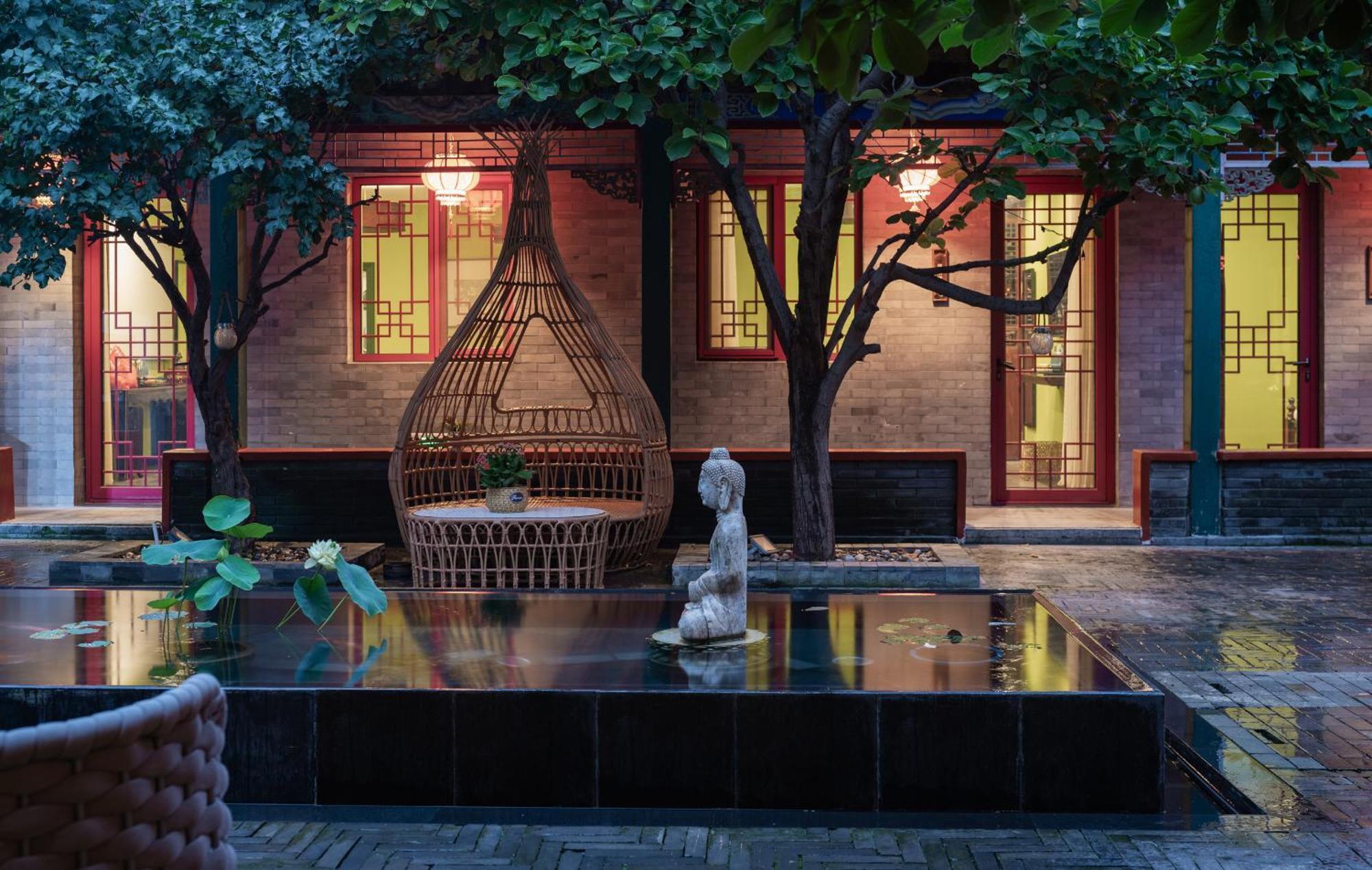 Hotel Cote Cour Deductive - Quadrangle Close To Tiananmen Square & Forbidden & Nanluoguxiang, Walk To Wangfujing, Speaking, Free Wifi, Free Laundry, Free Wonton & Noodles With Tour Ticket Service, Free Selfies With Ancient Costum Beijing